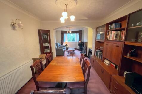 living room/diner