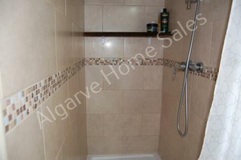 En-suite shower