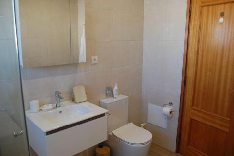Refitted en-suite