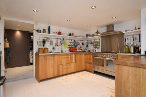Kitchen/pantry