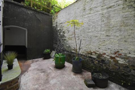 Courtyard garden