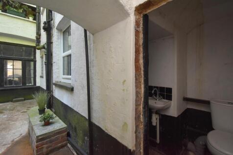 Courtyard garden
