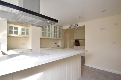Eat-in kitchen