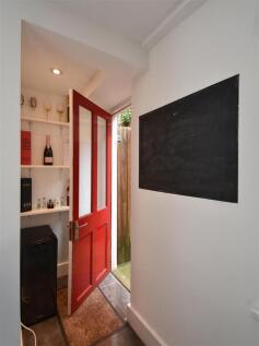 Access to courtyard