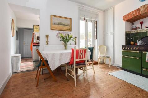 Kitchen dining area
