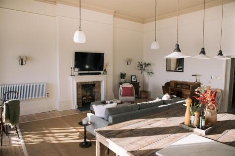 Living space &amp; kitchen