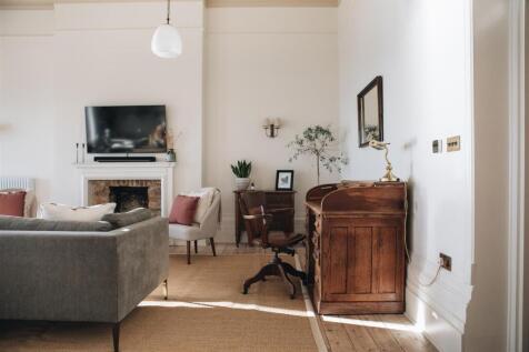 Living space &amp; kitchen