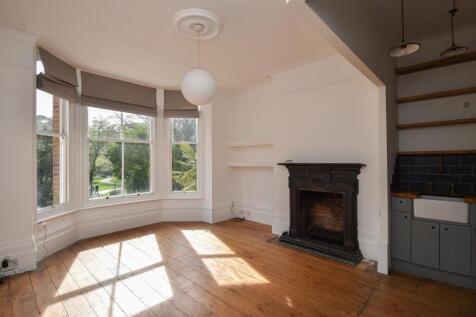 Living room &amp; kitchen