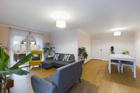 Living Dining Area