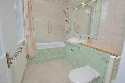 En-Suite to Bedroom 2