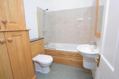 En-Suite to Bedroom 1