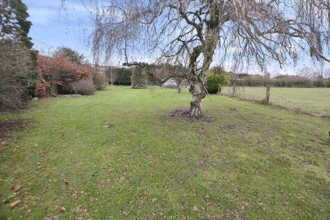 Large South Facing Rear Garden