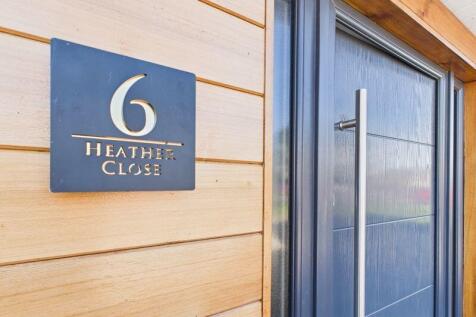 6 Heather Close