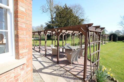 Patio Area &amp; Pergola