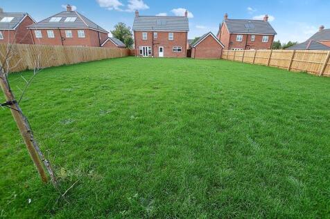 Garden to House