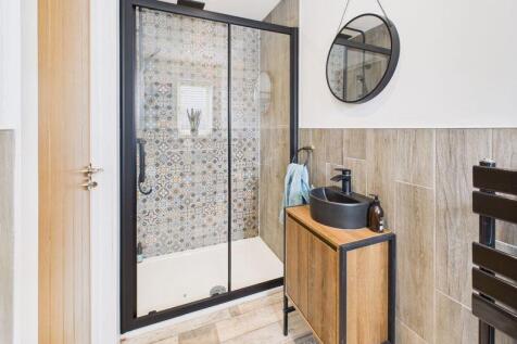 Bedroom 2 En-suite