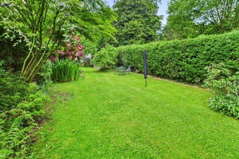 Beautiful Lawned Gardens
