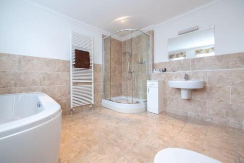 En-suite to Bedroom Three