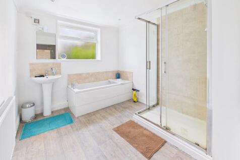 Family Bath &amp; Shower Room