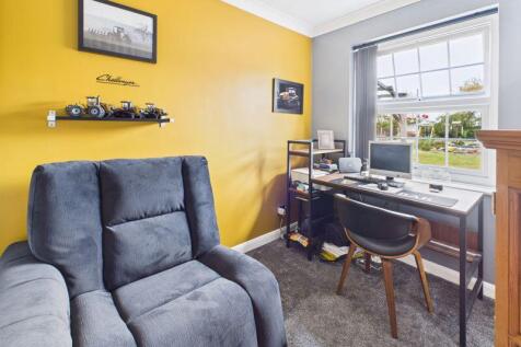Bedroom 3/Office