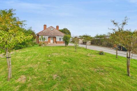 Front elevation/garden