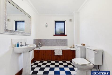 Bathroom (Ground Floor)