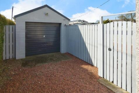 Driveway/Garage