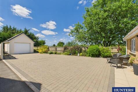 Driveway/Garage