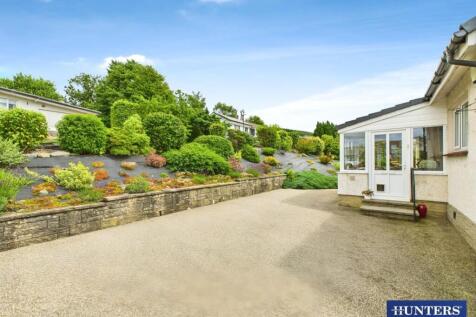 Driveway/Front Garden