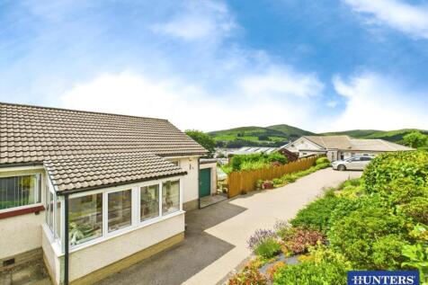 Driveway/Front Garden