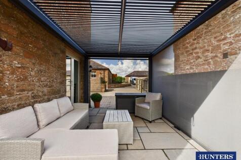 Side Garden (Pergola)