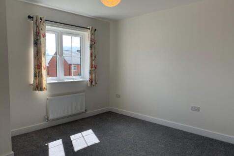 Bedroom One b.jpg