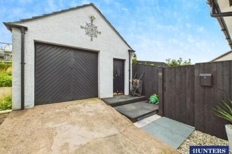 Driveway/Garage