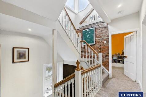 Landing (Second Floor)