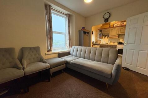 new living room 1.jpg