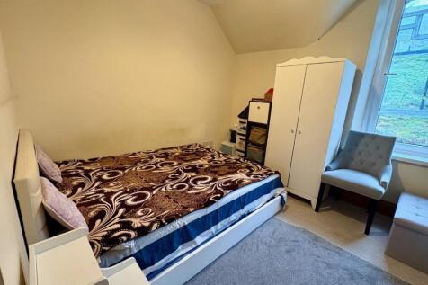 new bed pic 2.jpg