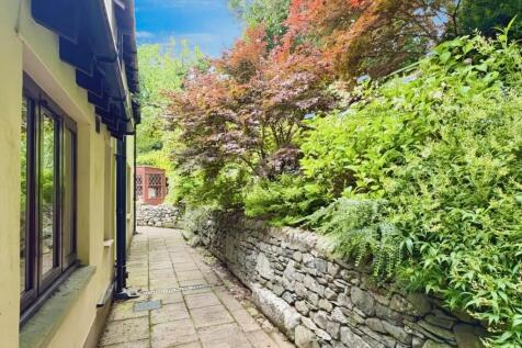 15422a23-garden 20entrance.jpg