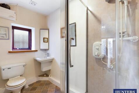 ENSUITE SHOWER ROOM
