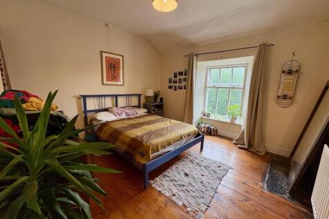 main bed 3.jpg