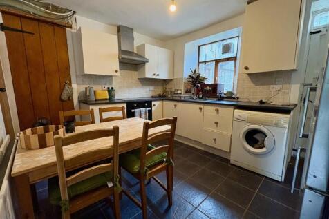 Kitchen 2.jpg