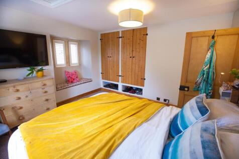 MAIN_BEDROOM7F4C1B40-A353-4990-8D2E-1F6F4C9B3668_4