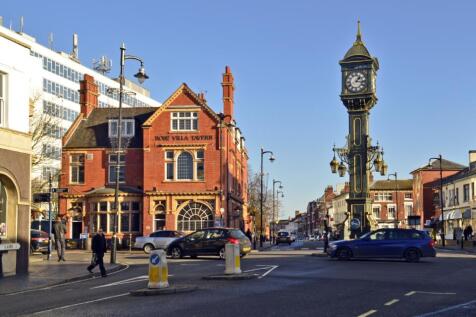 Chamberlain_Clock_and_the_Rose_Villa_Tavern,_Jewel