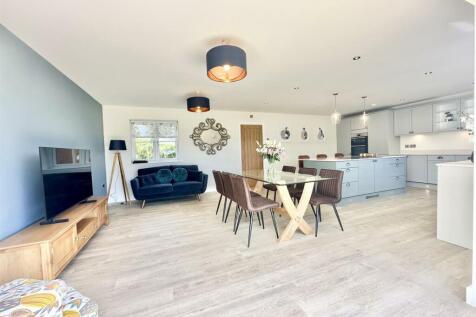 Kitchen2.jpg