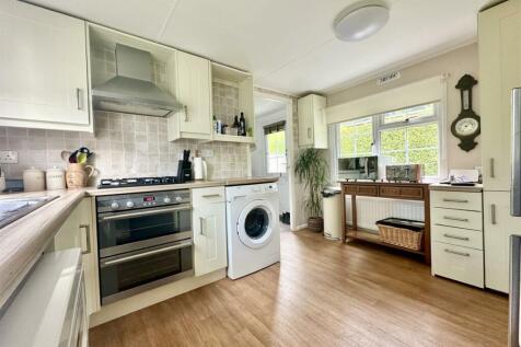 Kitchen2.jpg