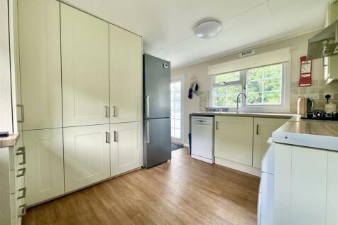 Kitchen1.jpg