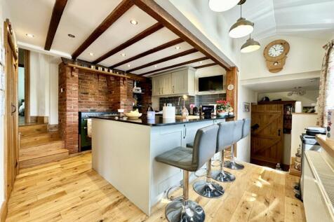 Kitchen2.jpg