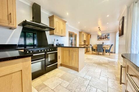 Kitchen2.jpg