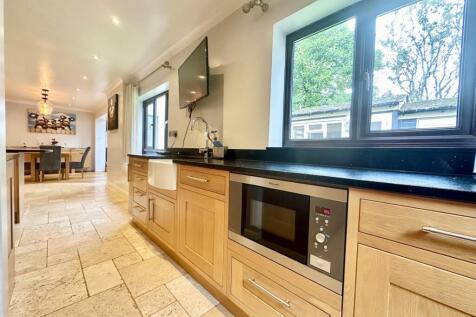 Kitchen1.jpg