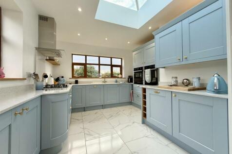 Kitchen2.jpg