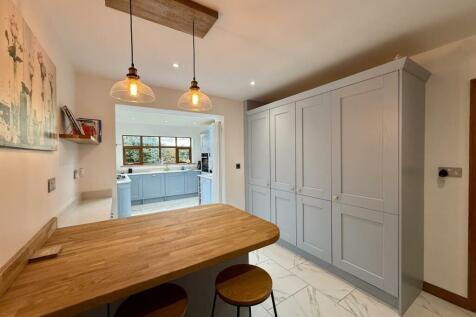 Kitchen1.jpg